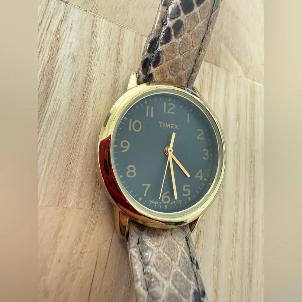 Timex ladies black dial gold tone classic watch NEW BATTERY
